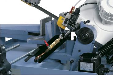 Optimales Einstellen der Sägebandspannung mittels Manometer.